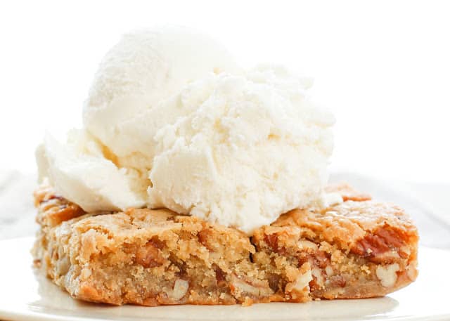 Pecan Praline Blondies: Crowd-Pleasing Bars for Every Gathering